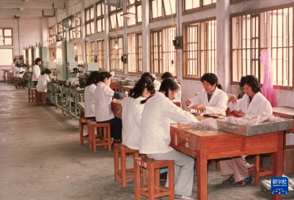 中国经济样本观察·企业样本篇丨55年“科技长跑”闯出电子陶瓷新天地——潮州三环集团的自强之旅(图2)