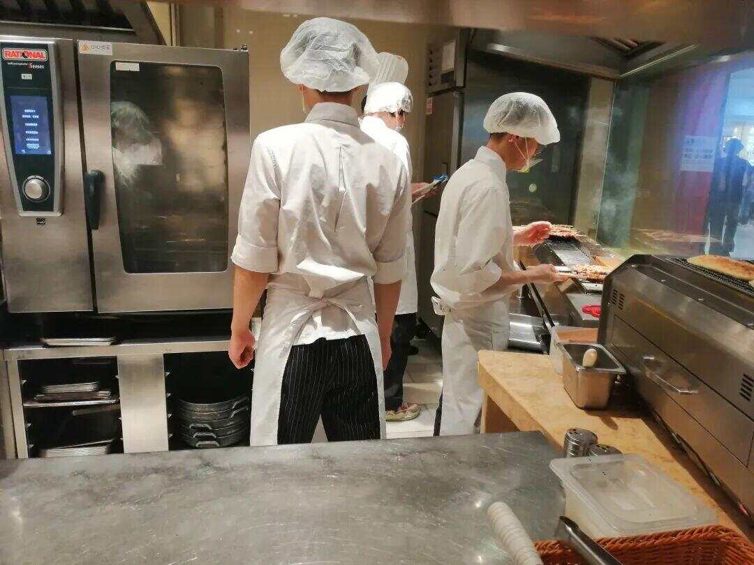 西贝深陷“预制菜”风波记者实探广州门店后厨(图2)