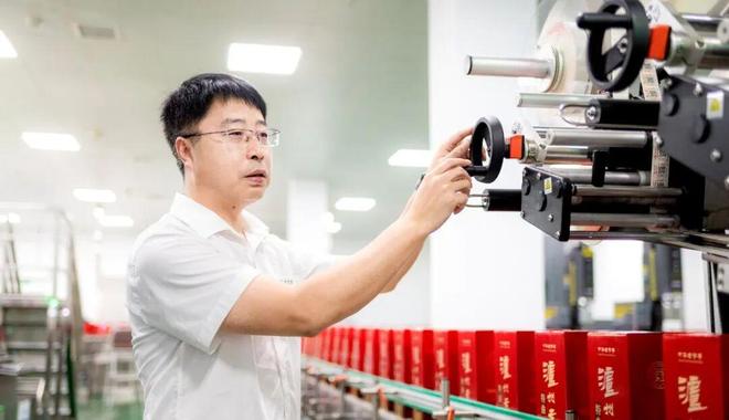 泸州老窖：从传统酿造到数智工厂引领白酒行业智能制造转型升级