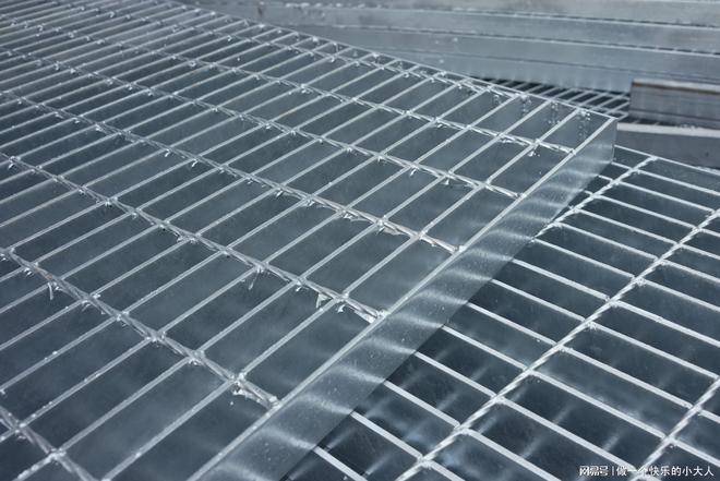 必一运动科技：钢格板采购选河北星贝金属丝网停车厂重型镀锌钢格板专业供应