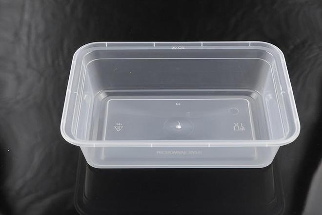 几分钱一个的透明塑料盒用来装蔬菜、水果真的健康安全吗？(图1)